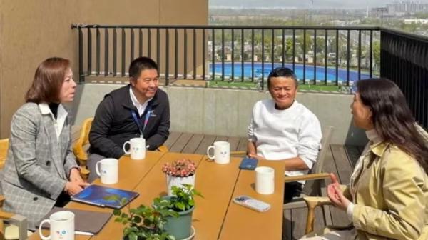 Jack Ma visits school